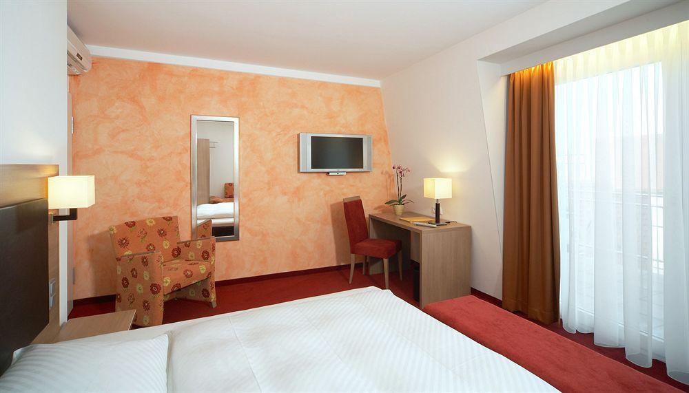 Hotel Weisses Ross เมมมิงเงน ภายนอก รูปภาพ