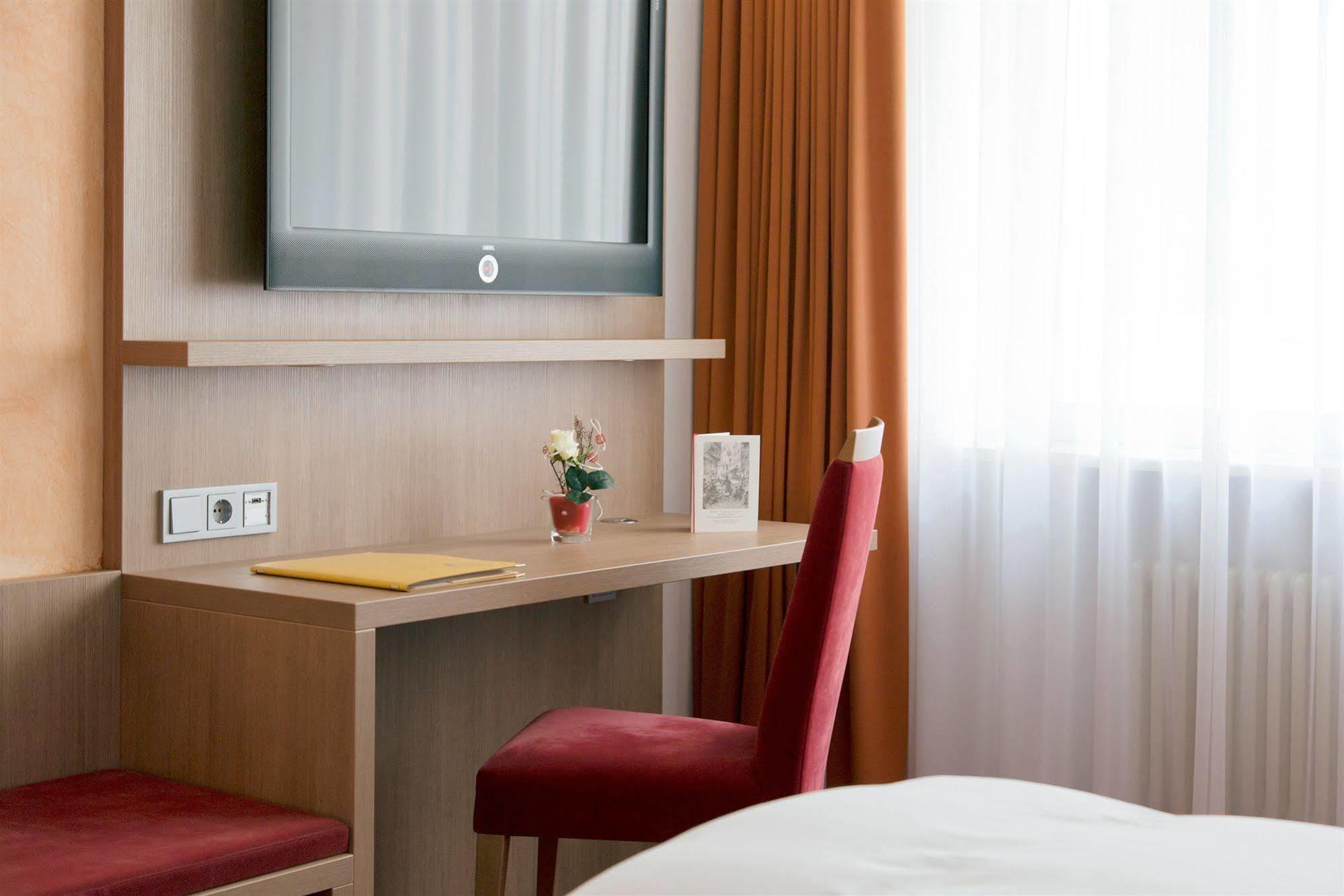 Hotel Weisses Ross เมมมิงเงน ภายนอก รูปภาพ
