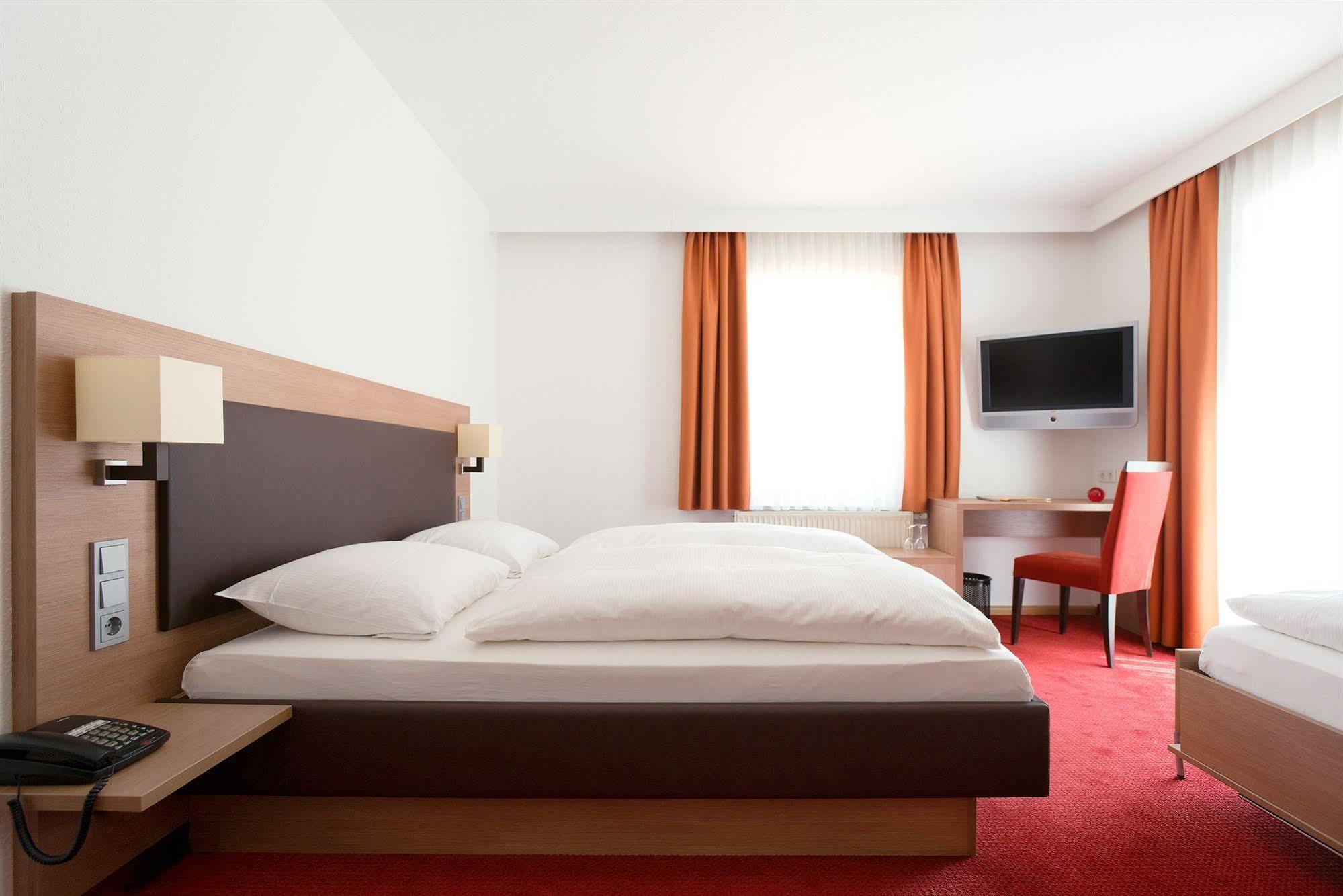 Hotel Weisses Ross เมมมิงเงน ภายนอก รูปภาพ