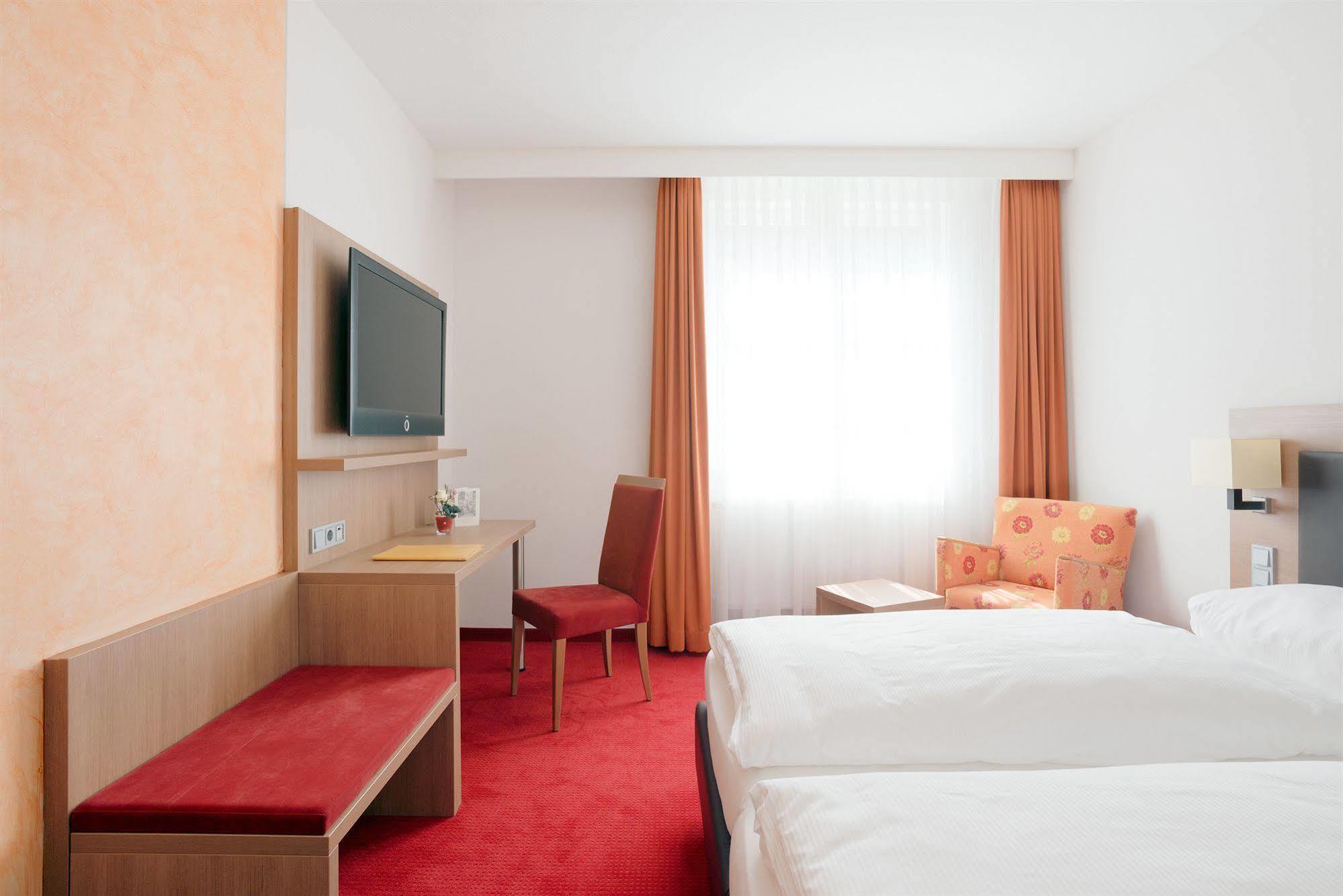 Hotel Weisses Ross เมมมิงเงน ภายนอก รูปภาพ
