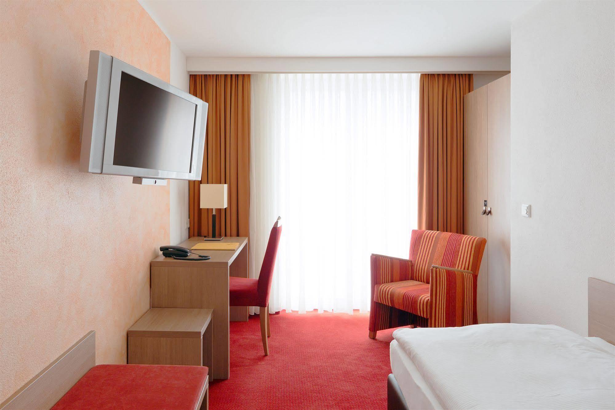 Hotel Weisses Ross เมมมิงเงน ภายนอก รูปภาพ